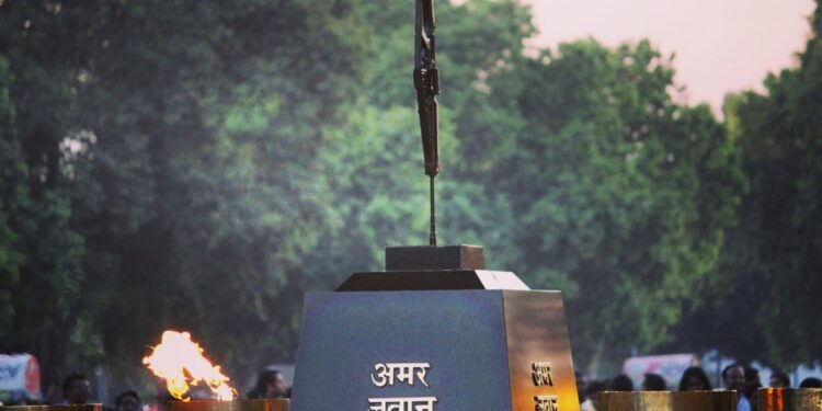 india-gate-amar-jawan-jyoti-doused-merged-flame-national-war-memorial