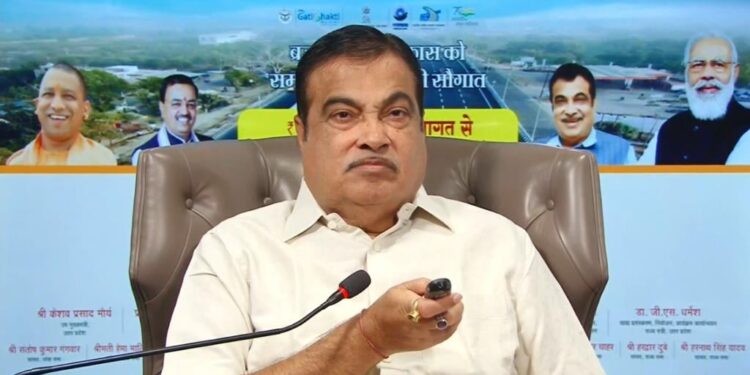 talking-on-phone-while-driving-to-soon-be-legal-in-india-nitin-gadkari