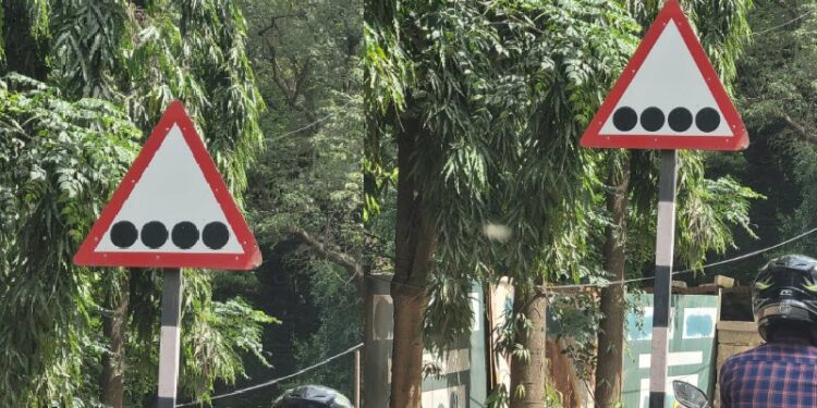 What traffic symbol is this bengaluru traffic police answer